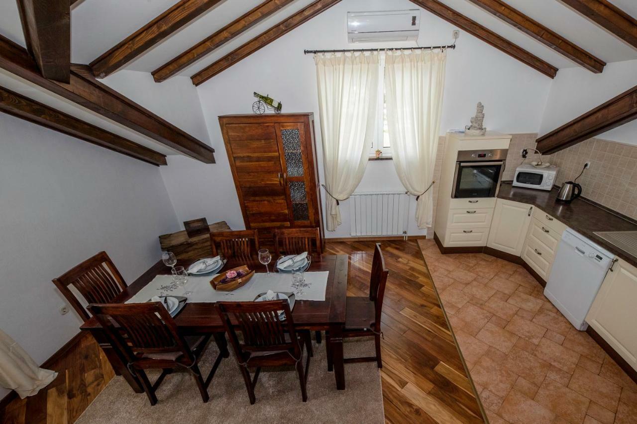 Apartmani Godinic Palit Esterno foto