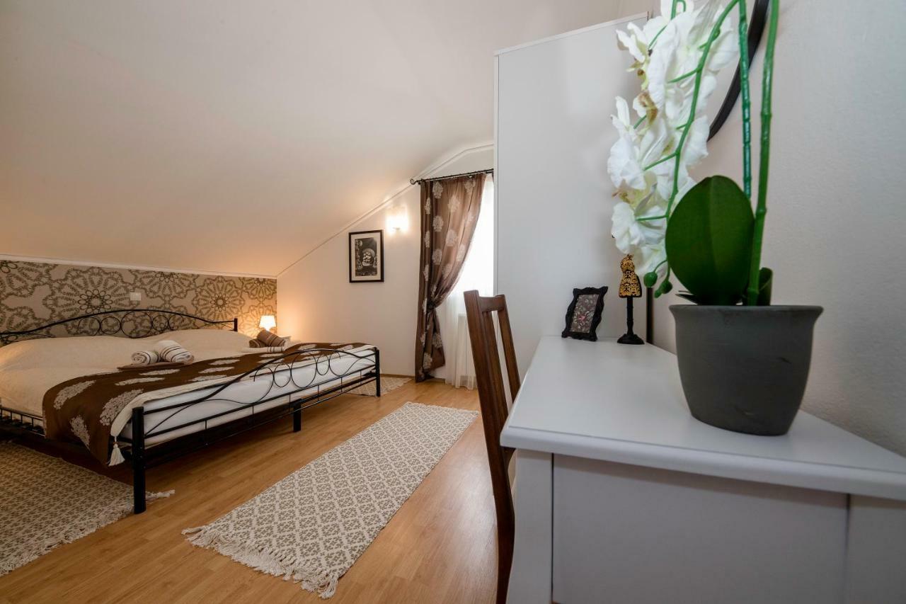 Apartmani Godinic Palit Esterno foto
