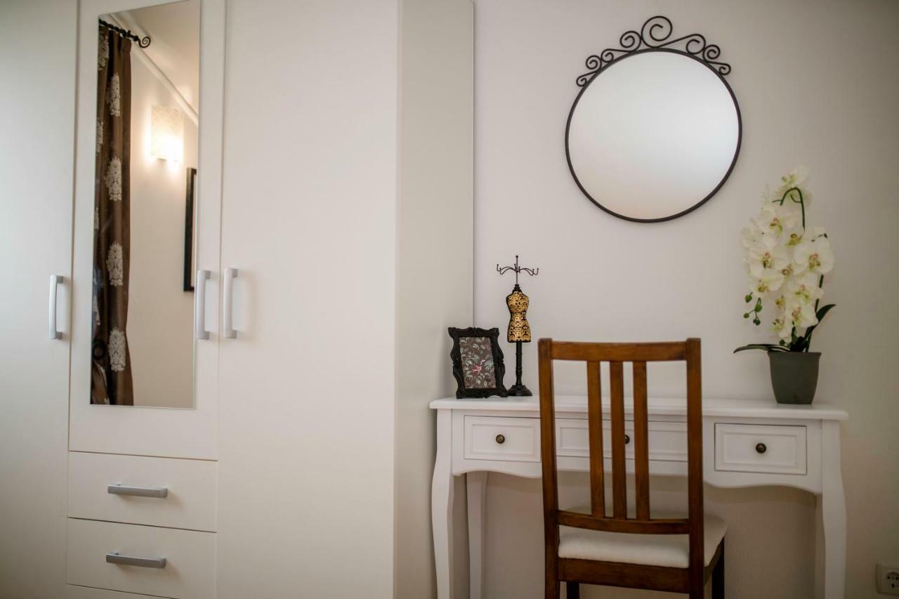 Apartmani Godinic Palit Esterno foto