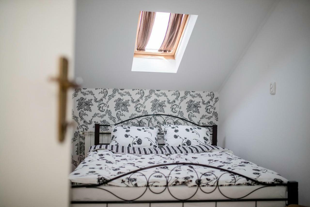 Apartmani Godinic Palit Esterno foto